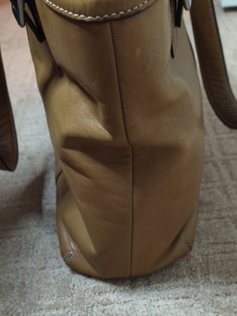 Vintage Coach Tan Leather Shoulder Tote with Silver Hardware - Picture 4 of 10